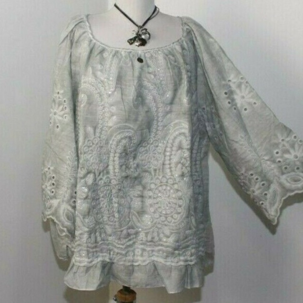 NWT Simply Couture Gray Boho top
